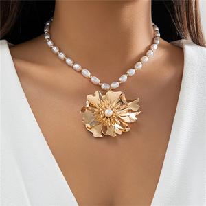 Oval Shaped Artificial Pearl Metallic Flower Decor Necklaces