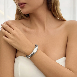 Unique Smooth Metal Armband Bracelet for Couple