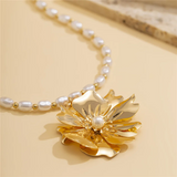 Oval Shaped Artificial Pearl Metallic Flower Decor Necklaces