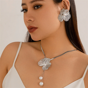 Flower Petal Faux Pearl Pendant Necklace Stud Earrings Set