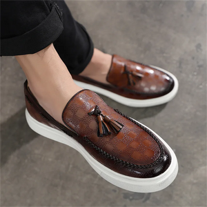 Men's Retro Embossed Leather Tasseled Flat Shoes