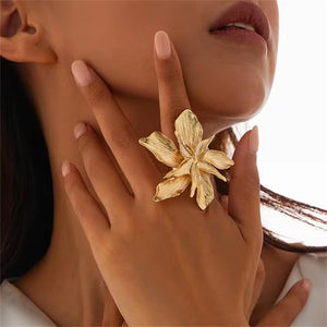 Ladies Elegant Flower Shaped Luxury Rings